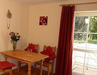 Essbereich mit Balkon Richtung Garten Ferienhof Bodensee